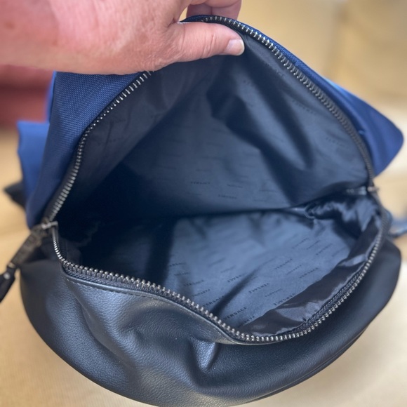 Versace Parfums bucket bag with shoulder straps. Blue with leather trim. - Picture 8 of 11